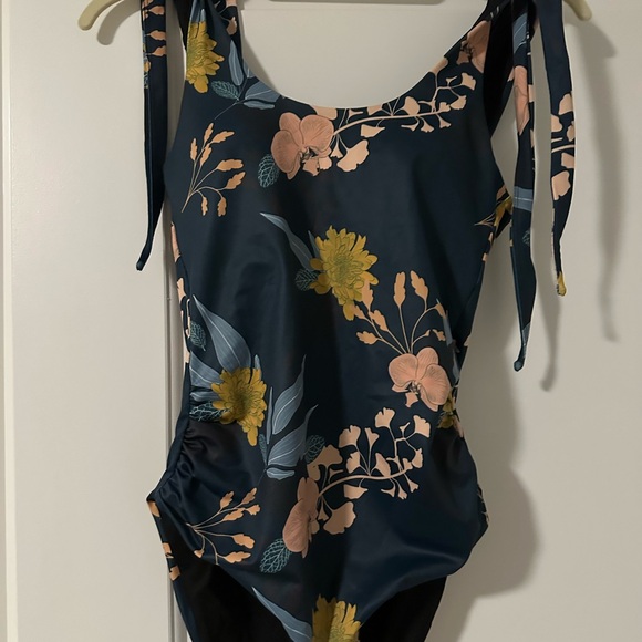 Movemama Floral One-Piece Breastfeeding Swimsuit - Picture 1 of 2
